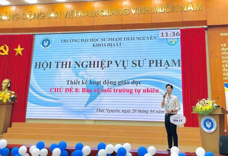 Sinh viên Lìm Mạnh Tùng tham gia hội thi nghiệp vụ Sư phạm.