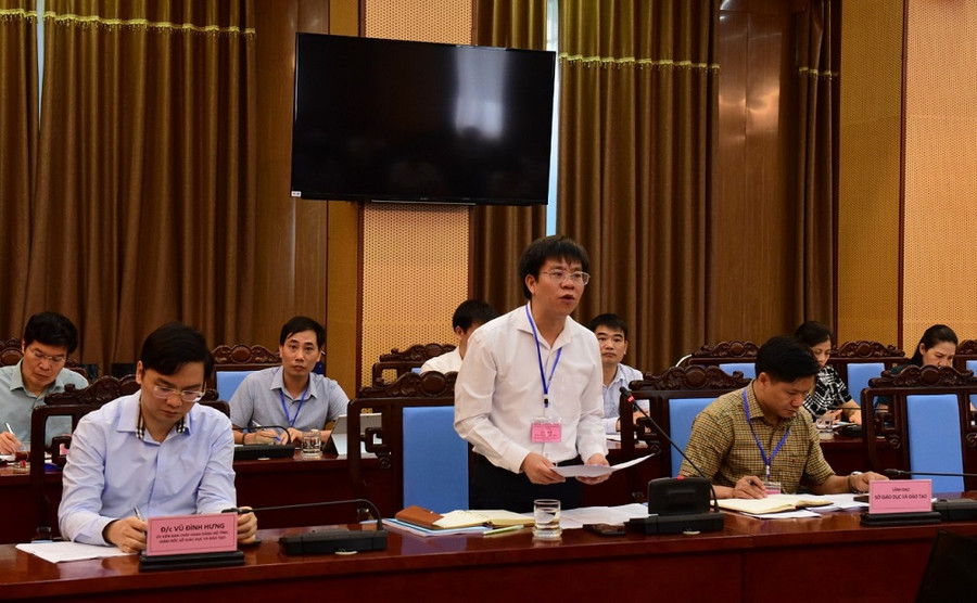 Lãnh đạo Sở Giáo dục và Đào tạo báo cáo tình hình chuẩn bị các điều kiện cho Kỳ thi tốt nghiệp THPT năm 2023.