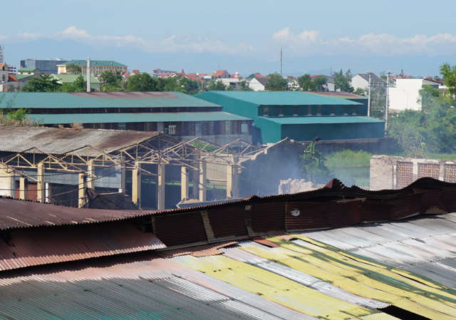 Đến khoảng 7h sáng cùng ngày, đám cháy đã được khống chế