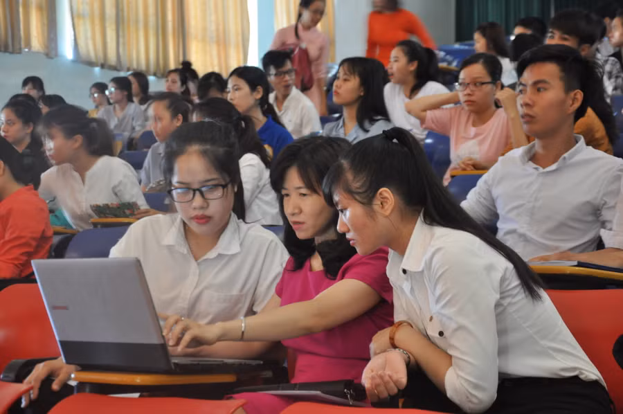 Đổi mới chương trình đào tạo giáo viên đáp ứng yêu cầu đổi mới chương trình giáo dục phổ thông.