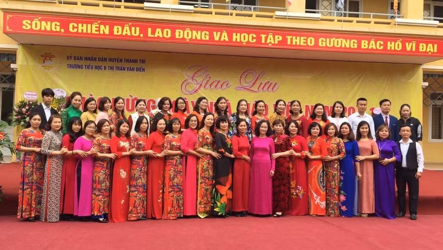 Hội đồng sư phạm nhà trường.