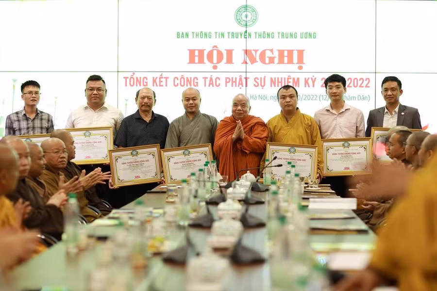 Cổng thông tin Phật giáo Việt Nam vinh hạnh và hoan hỉ đón nhận 2 Bằng Tuyên dương Công đức từ Đức Hoà thượng Thích Thiện Nhơn, Chủ tịch HĐTS Giáo hội PGVN.