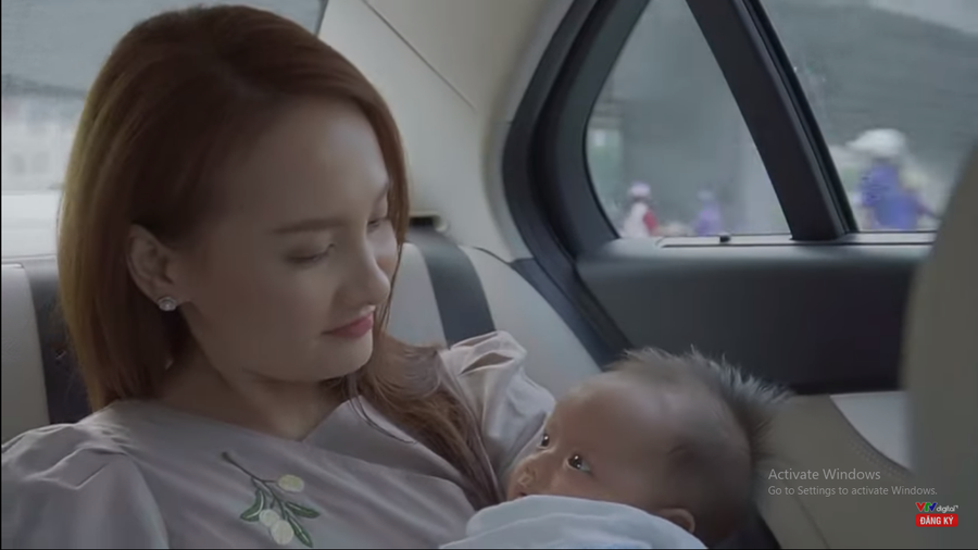 Về nhà đi con tập 73 Preview: Thư hồ hởi chào đón Dũng là bố nuôi của cụ Bon. Về nhà đi con tập 73 Preview: Thư hồ hởi chào đón Dũng là bố nuôi của cụ Bon.