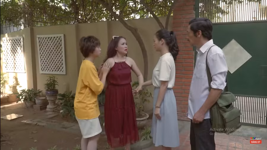 Về nhà đi con tập 73 Preview: Cô Xuyến nức nở báo tin cô đi lấy chồng với bố con ông Sơn.