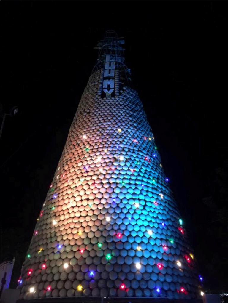 Trước đó, bà con giáo xứ Lưu Mỹ, xã Trù Sơn, huyện Đô Lương Nghệ An cũng đã làm cây thông Noel bằng nồi đất