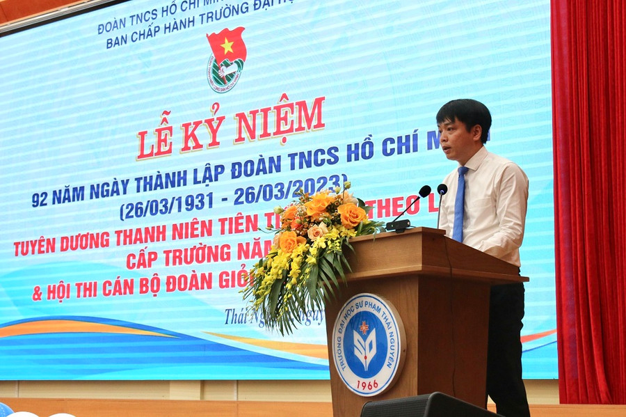 TS Từ Quang Tân, Uỷ viên Ban thường vụ Đảng ủy, Phó Hiệu trưởng Trường Đại học Sư Phạm - Đại học Thái Nguyên phát biểu tại buổi lễ.