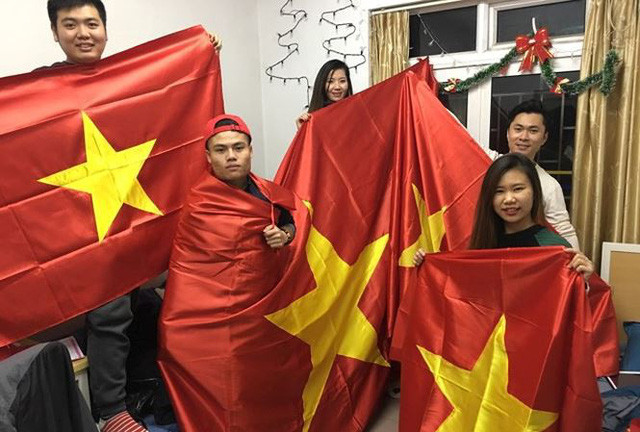  Đa phần các cổ động viên Việt Nam tại Trung Quốc là các bạn sinh viên 