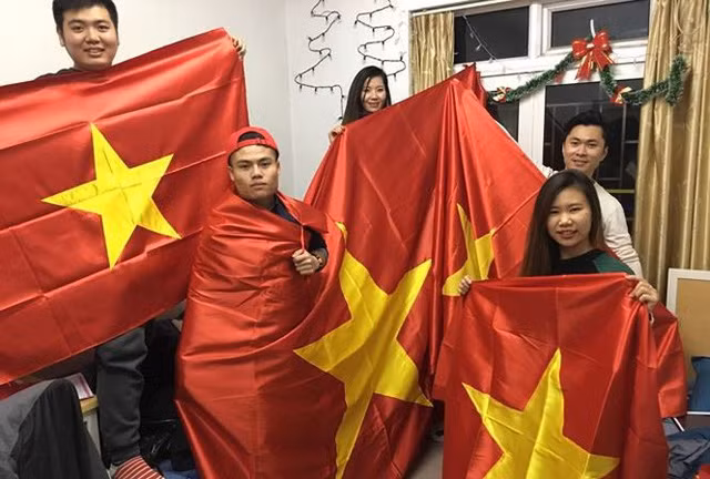  Đa phần các cổ động viên Việt Nam tại Trung Quốc là các bạn sinh viên 