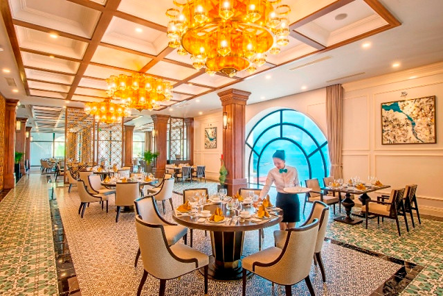 Không gian ẩm thực Việt Nam và quốc tế tại Nhà hàng Ozone