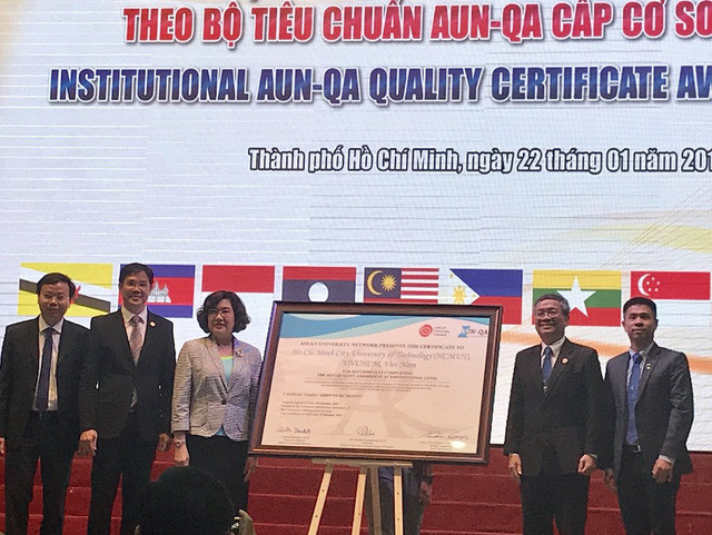 Trường đại học đầu tiên đạt 2 chuẩn kiểm định quốc tế uy tín