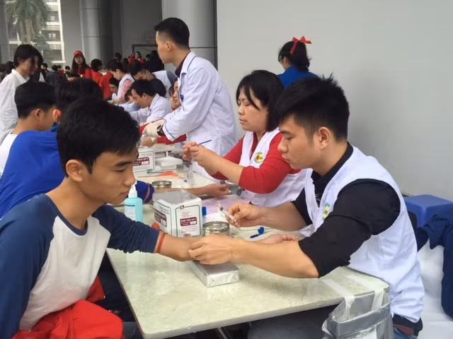 Ngày Chủ nhật Đỏ thu hút sự tham gia hàng ngàn học sinh, sinh viên