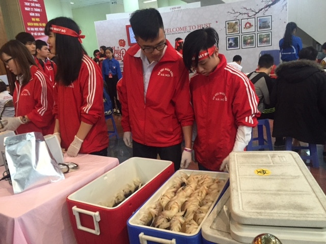 Ngày Chủ nhật Đỏ thu hút sự tham gia hàng ngàn học sinh, sinh viên Ngày Chủ nhật Đỏ thu hút sự tham gia hàng ngàn học sinh, sinh viên