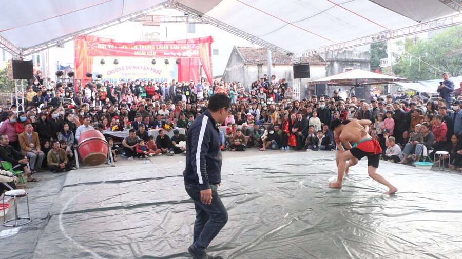 Bộ môn Vật dân tộc là một hoạt động không thể thiếu trong lễ hội đầu xuân Quý Mão 2023 của thôn Ngãi Cầu.
