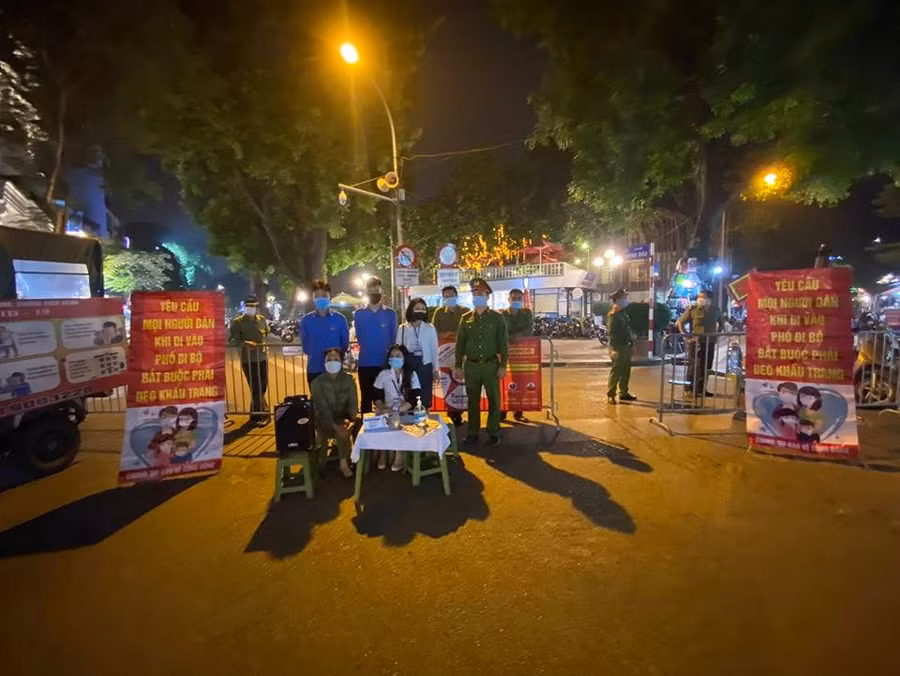 Hà Nội: Người không đeo khẩu trang không được vào phố đi bộ