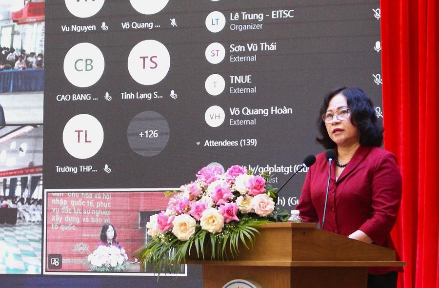 Thứ trưởng Bộ Giáo dục và Đào tạo Ngô Thị Minh phát biểu tại buổi lễ.