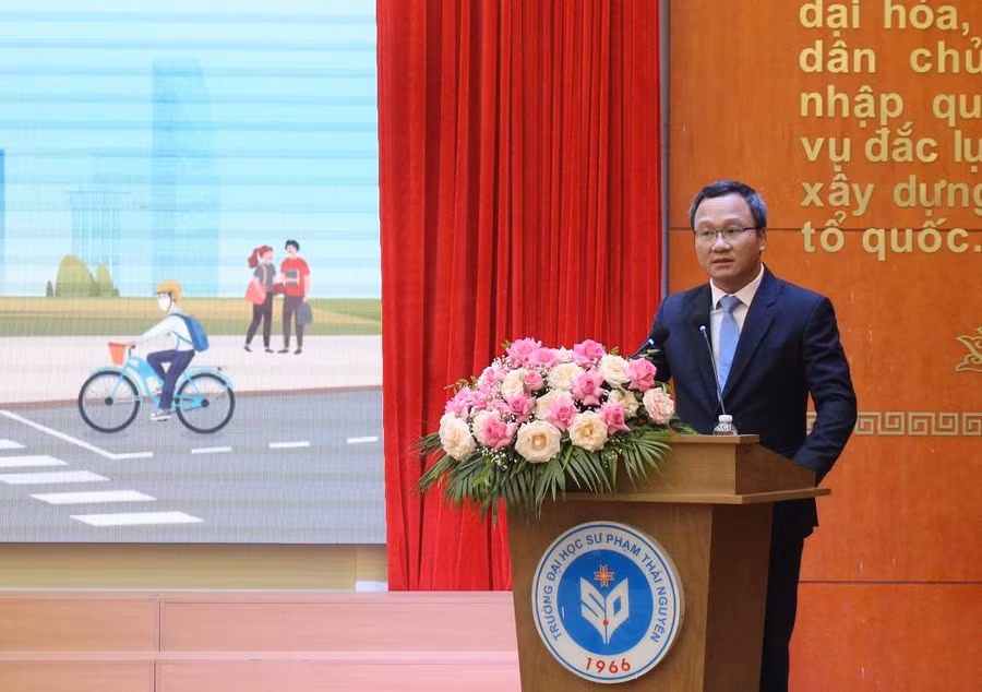 TS Khuất Việt Hùng, Phó Chủ tịch chuyên trách Ủy ban ATGT Quốc gia.