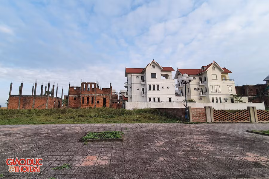 Khu liên hợp khách sạn du lịch và biệt thự, chung cư cao cấp (còn có tên gọi là Cửa Lò Beach Villa) của Công ty CP Bảo Khánh Hamico được UBND tỉnh Nghệ An chấp thuận chủ trương đầu tư vào tháng 10/2014. Dự án có tổng mức đầu tư hơn 1.050 tỷ đồng, triển khai trên điện tích 15,9ha bám Đại lộ Vinh – Cửa Lò và đường Bình Minh.