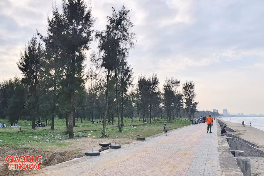 Tại khu vực bờ biển nằm ở phía Đông đường Bình Minh, vì chủ đầu tư không triển khai xây dựng khiến một dải bờ biển đẹp bị bỏ hoang, du khách về Cửa Lò thiếu nơi để vui chơi giải trí, tắm biển. Hiện tại, thị xã Cửa Lò đang có kiến nghị UBND tỉnh Nghệ An thu hồi một phần diện tích khu vực này.