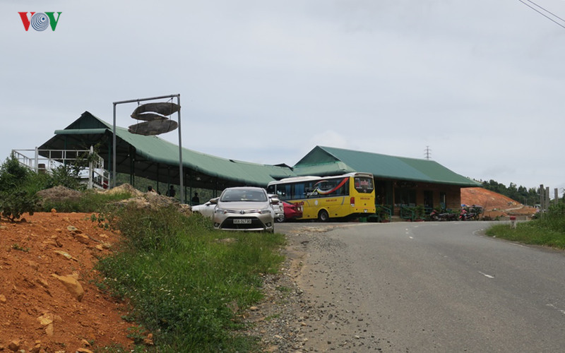 ngang nhien xay dung cac diem dung chan trai phep tren deo dai ninh hinh 7