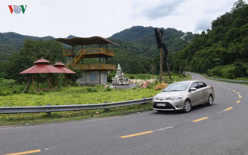 ngang nhien xay dung cac diem dung chan trai phep tren deo dai ninh hinh 2