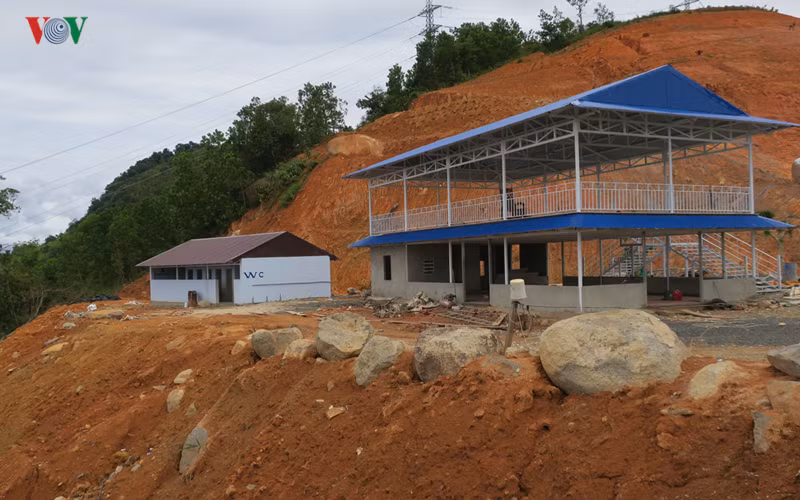 ngang nhien xay dung cac diem dung chan trai phep tren deo dai ninh hinh 14