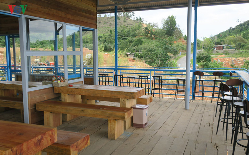 ngang nhien xay dung cac diem dung chan trai phep tren deo dai ninh hinh 12