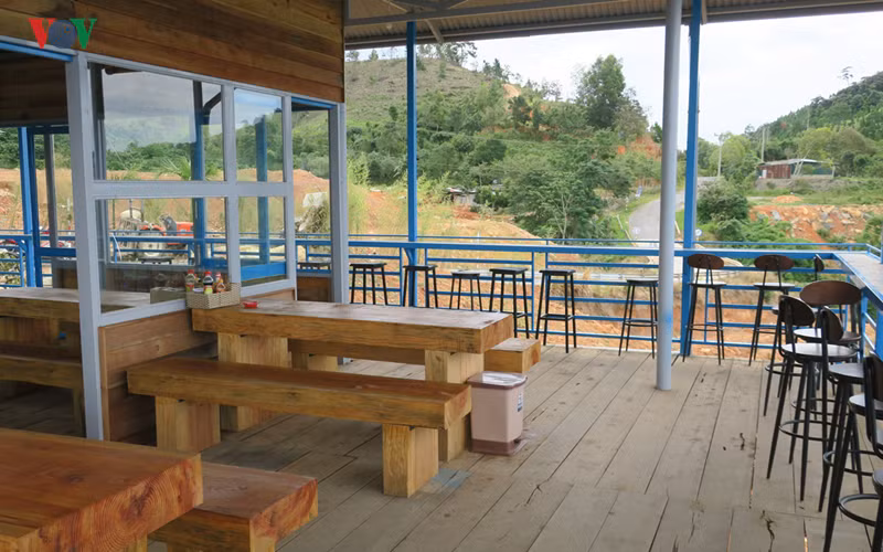 ngang nhien xay dung cac diem dung chan trai phep tren deo dai ninh hinh 12