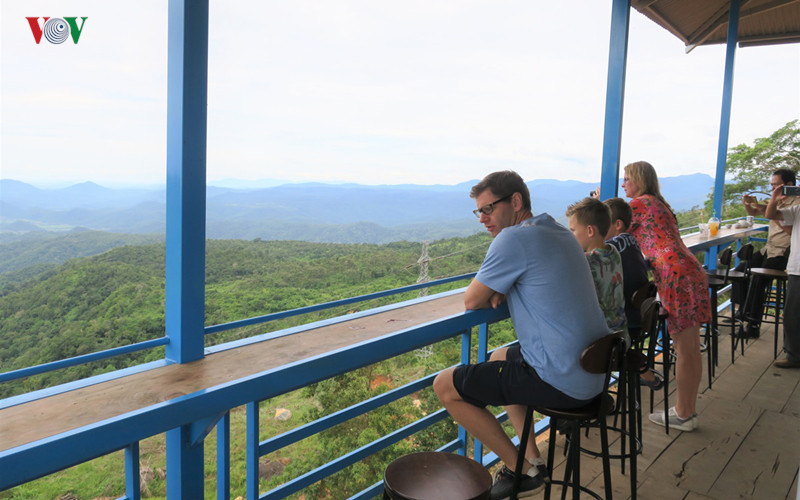 ngang nhien xay dung cac diem dung chan trai phep tren deo dai ninh hinh 13