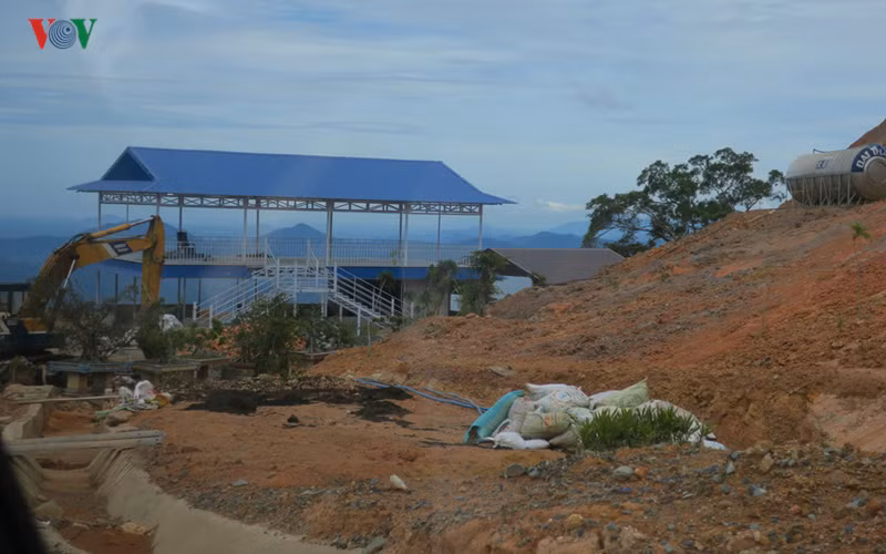 ngang nhien xay dung cac diem dung chan trai phep tren deo dai ninh hinh 11