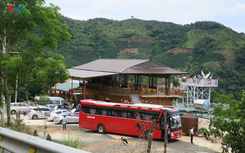 ngang nhien xay dung cac diem dung chan trai phep tren deo dai ninh hinh 5