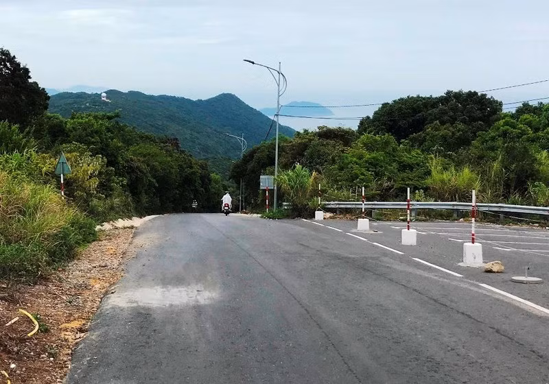 Cận cảnh những đoạn nguy hiểm của đường lên Sơn Trà - ảnh 2