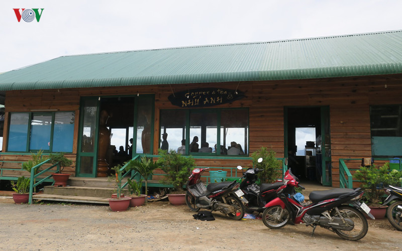 ngang nhien xay dung cac diem dung chan trai phep tren deo dai ninh hinh 8