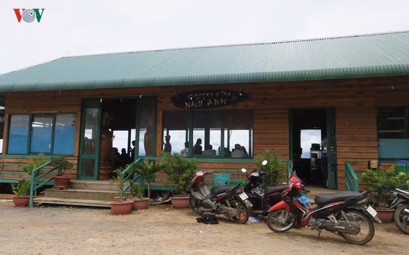 ngang nhien xay dung cac diem dung chan trai phep tren deo dai ninh hinh 8