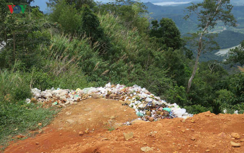 ngang nhien xay dung cac diem dung chan trai phep tren deo dai ninh hinh 9