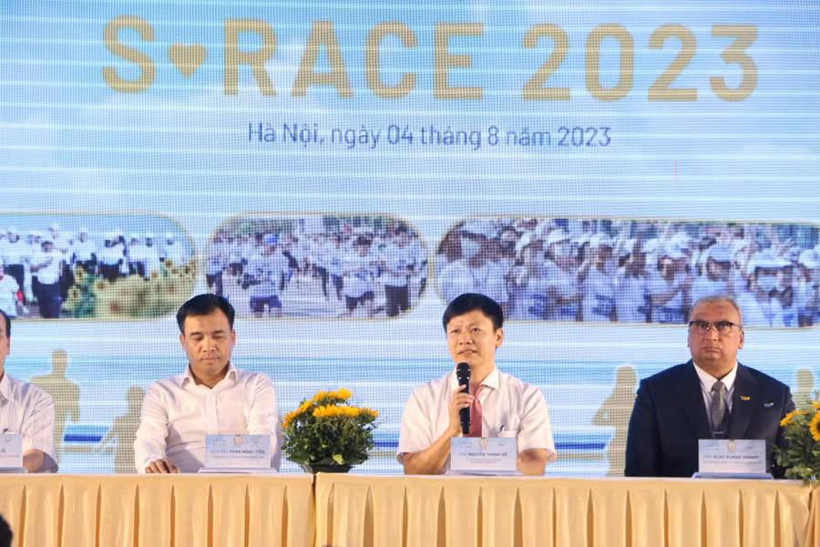 Đại diện ban tổ chức đã trực tiếp trả lời một số câu hỏi của các đơn vị báo chí.