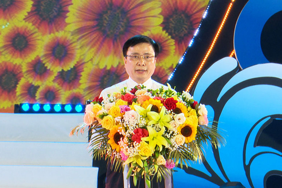 Ông Bùi Đình Long - Phó Chủ tịch UBND tỉnh Nghệ An phát biểu tại buổi lễ. Ảnh: Phạm Tâm.