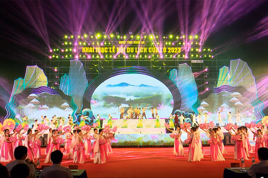 Chương trình khai mạc Lễ hội du lịch Cửa Lò năm 2023. Ảnh: Phạm Tâm.