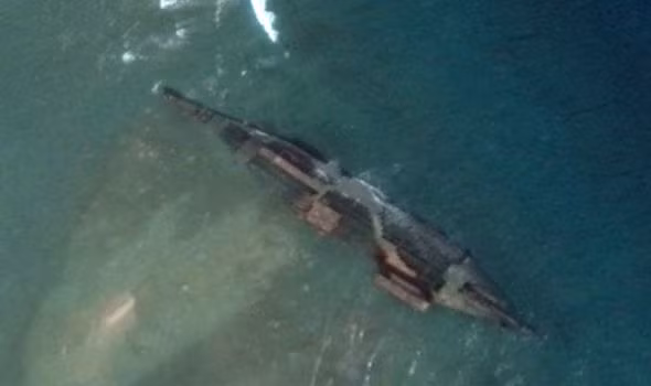 phat hien “nghia trang tau dam” bi an qua google earth hinh anh 2