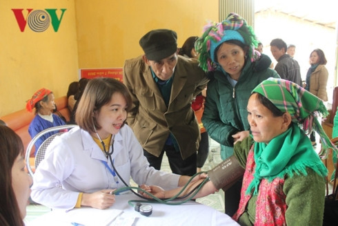 lam the nao de giu bac si co tay nghe o lai benh vien cong? hinh 1