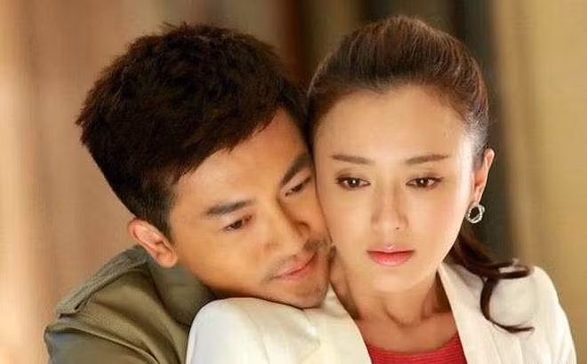 Linh cảm lạ trước chuyến công tác giúp vợ bầu phát hiện chồng ngoại tình