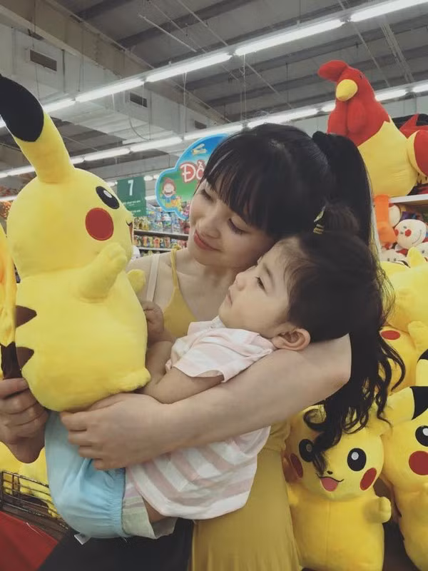 Thanh Tâm và con gái nuôi Yến Nhi.