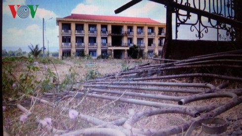 khu noi tru danh cho hoc sinh mien nui bo hoang, chua day rac thai hinh 2