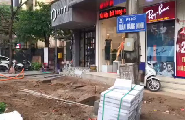 Vỉa hè Hà Nội: Chuyển từ “đá bền trăm năm” sang gạch giả đá, tiết kiệm tiền tỷ - 2