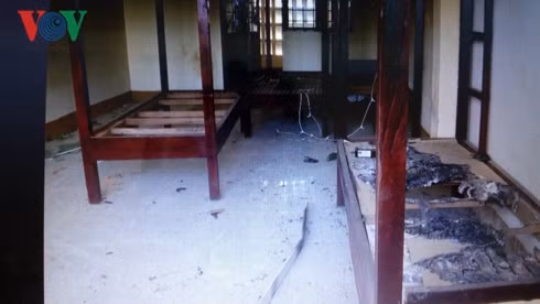 khu noi tru danh cho hoc sinh mien nui bo hoang, chua day rac thai hinh 1