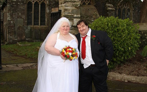 Những rắc rối không ngờ vì quá béo ảnh 6 Tổng cân nặng của 2 vợ chồng lên tới 350kg