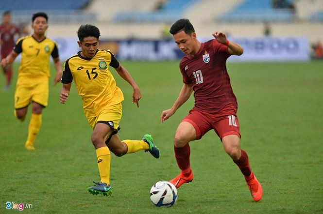 Supachok Sarachat (áo sẫm) là át chủ bài của U23 Thái Lan