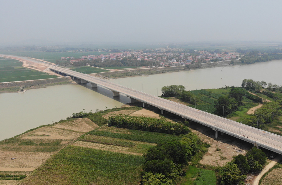 Nhiều hạng mục quan trọng như hầm qua núi, cầu đã được được hoàn thành. (Ảnh: TM).