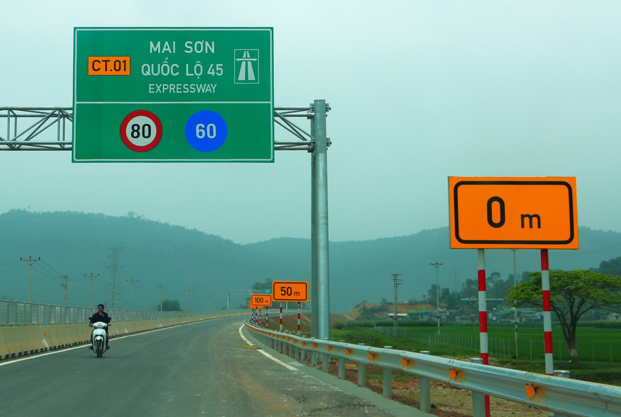 Hệ thống biển báo cũng đã được lắp đặt. (Ảnh: TM).