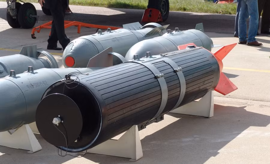 Bom chữa cháy ASP-500 có ngoại hình và cơ chế hoạt động giống như một quả bom