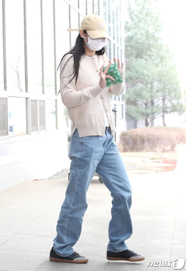 Jennie xuất hiện trước công chúng trong bộ trang phục giản dị (Ảnh: Internet).